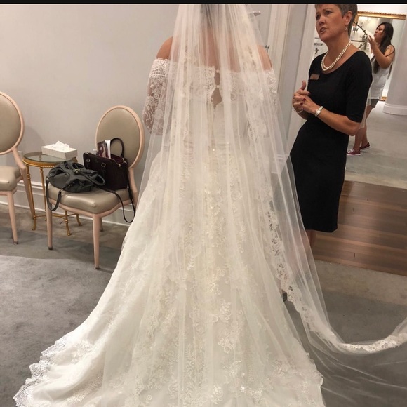 Long sleeve wedding dress - Picture 2 of 3